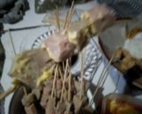 Foto langkah ke 3 dari resep Sate sosis bakso simpel.