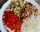 Foto del paso 1 de la receta: Cuscús con verduras salteadas y soja. 🧅🥕🍆🌶️🥒