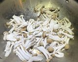 雙菇蔥爆豬的食譜步驟1照片