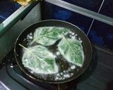 Foto langkah ke 4 dari resep Keripik bayam.