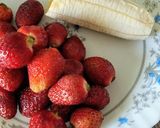 عکس مرحله 1 از دستور اسموتی توت فرنگی و موز