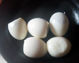 A picture of step 3 of Veggie chicken irish with boiled egg.