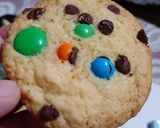 Foto del paso 4 de la receta: Galletitas con chips y confites