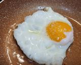 Foto del paso 4 de la receta: Cazuelita con calabacín, tomate, huevo y muchos extras 😋