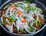 Hình bước làm 4 của món MIẾN xào lòng gà