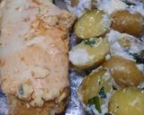 Foto del paso 7 de la receta: Milanesa de merluza al roquefort con papines y espinacas