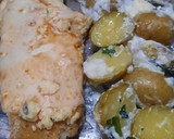 Foto del paso 7 de la receta: Milanesa de merluza al roquefort con papines y espinacas