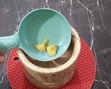 A picture of step 1 of Ginger Lemon Tea.