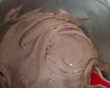 Foto langkah ke 2 dari resep Chocolate cake with cream cheese oreo frosting.