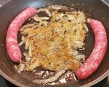 Foto del paso 2 de la receta: Habas estofadas con Salchichas y botifarra negra