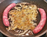 Foto del paso 2 de la receta: Habas estofadas con Salchichas y botifarra negra