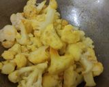 गोभी मटर आलू की सूखी सब्जी (Gobhi Matar aloo ki sukhi sabzi recipe in Hindi) रेसिपी चरण 1 फोटो