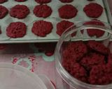 Foto langkah ke 5 dari resep Red Velvet Cookies.