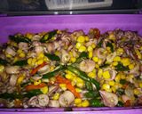 Foto langkah ke 8 dari resep Cumi asin jagung manis cabe hijau.