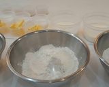 Hình bước làm 1 của món Bánh donut 4 vị