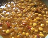 A picture of step 4 of Iron rich Chana Masala.