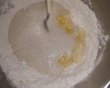 Foto del paso 2 de la receta: Medialunas saladas rellenas sin hojaldre