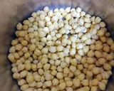 Foto del paso 4 de la receta: Garbanzos con acelgas en crema de verduras