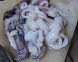Foto langkah ke 1 dari resep Tumis Cumi Buncis Wortel.