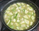 Foto del paso 2 de la receta: Crema de puerros y calabacín con queso majorero para estudiantes