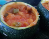 Foto del paso 2 de la receta: Calabacín luna relleno de pisto y pavo