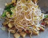 Foto langkah ke 5 dari resep Tumis sawi tempe tahu toge.