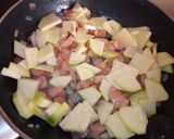 Foto del paso 1 de la receta: Pastel de calabacín, pollo, bacon y espinacas 😍😍