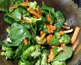 A picture of step 5 of Thai Linguine Stir Fry.