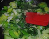 A picture of step 1 of Leek and green peas soup.