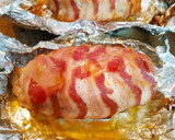 Foto del paso 5 de la receta: Pechugas envueltas en panceta y rellenas con dátiles