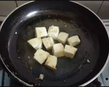 A picture of step 1 of Matar-Paneer curry.