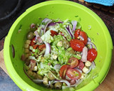 Foto del paso 2 de la receta: Ensalada completa con aguacate para 2