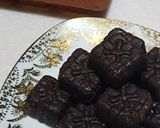 صورة لخطوة 2 من وصفة قطع الشوكولاتة اللذيذة 🍫