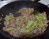รูปขั้นตอนการทำที่ 2 ของ กะเพราหมูสับ (ใช้น้ำตาลหญ้าหวาน)