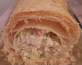 Foto del paso 6 de la receta: Rulo de hojaldre relleno de ensaladilla de marisco