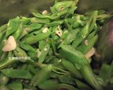 A picture of step 4 of Garlic Stir-Fried Northeastern Chinese Green Beans.