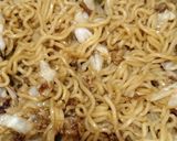 Foto langkah ke 5 dari resep Mie Goreng Sambal Matah.