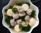 รูปขั้นตอนการทำที่ 2 ของ "แกงจืดวอเตอร์เครสเต้าหู้หมูสับ" ☘🥣🐷