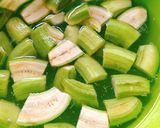 Hình bước làm 1 của món Chuối xanh om tảo xoắn