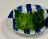 A picture of step 2 of Nabeyaki Udon.