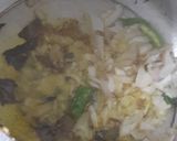 A picture of step 2 of Beetroot masala Daliya.