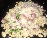 A picture of step 3 of Tawa chicken with onion.