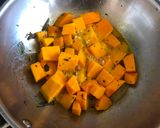 A picture of step 4 of Kodha Nu Shaak/Bhopda Chi Bhaji/Kaddu Ki Subji/Pumpkin Curry.