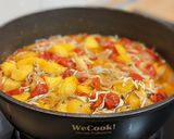 Foto del paso 5 de la receta Cazuela de patatas con gulas y pimientos del piquillo