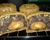 Foto langkah ke 21 dari resep Traditional Mooncake Baked.
