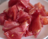 Foto del paso 2 de la receta: Ensalada alicantina de tomate y salazones