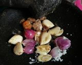 Foto langkah ke 1 dari resep Ayam Goreng Bawang.