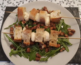 Foto del paso 8 de la receta: Brochetas de ciabatta y mozzarella con ensalada de borlotti
