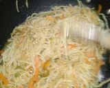 A picture of step 4 of Veg chowmein.