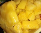 A picture of step 2 of Paw paw smoothie.